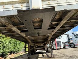 FRUEHAUF Flatbed trailer 3 Axle SAF front Lift axle