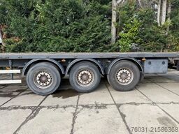 FRUEHAUF Flatbed trailer 3 Axle SAF front Lift axle