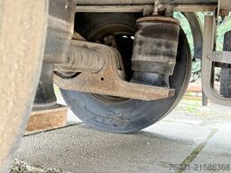 FRUEHAUF Flatbed trailer 3 Axle SAF front Lift axle