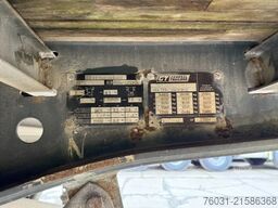 FRUEHAUF Flatbed trailer 3 Axle SAF front Lift axle