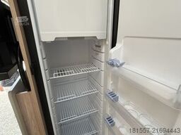 BÜRSTNER Limited T 727 G Hubbett, Markise, SAT/TV, Radio