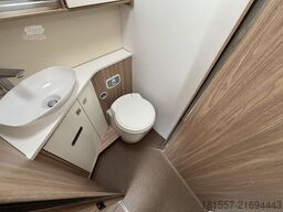 BÜRSTNER Limited T 727 G Hubbett, Markise, SAT/TV, Radio