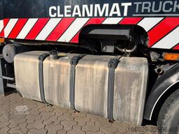 SCANIA P94 GB 4x2 NA 230 Kehrmaschine