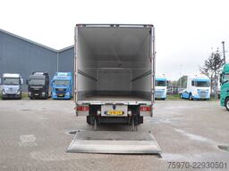 Mercedes-Benz Antos 2135 4X2 2018 BOX 9m + HEATING