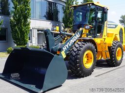 Hyundai HL940A articulated loader / year 2021 /