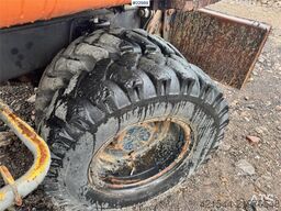Fiat-Hitachi 150W.3 wheeled excavator with rototilt and grading