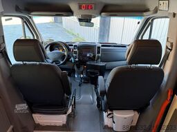 Mercedes-Benz Sprinter 516CDI 4x4. 17+1 seats.