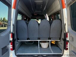 Mercedes-Benz Sprinter 516CDI 4x4. 17+1 seats.