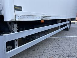Volvo FL 210 / 12 Ton / 611 dkm / Box / Loadlift / AP...