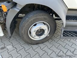 Volvo FL 210 / 12 Ton / 611 dkm / Box / Loadlift / AP...