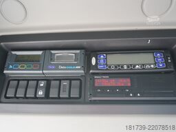 Renault D210 12T / Bitemperature Refrigerator