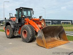 Hitachi ZW220-5B