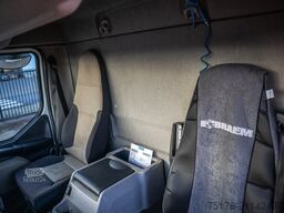 RENAULT MIDLUM 240(12t) DXI+E5+HAYON