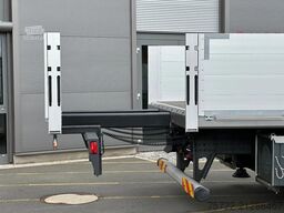 Volvo FH 500 8x4 Pritsche mit Fassi F905R.2.7 + JIB