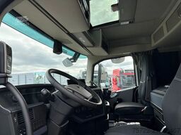 Volvo FH 500 8x4 Pritsche mit Fassi F905R.2.7 + JIB