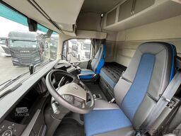 Volvo FH 500 6x2 Containerpritsche mit FASSI 545RA.2.28