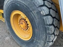 Volvo L90G Wheel Loader – Low Hours – Bucket and Pallet