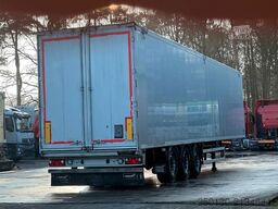 KNAPEN K100 Schubboden mit Liftachse 93m³