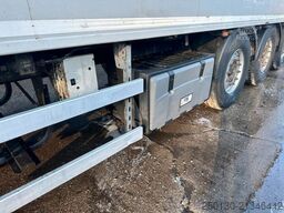 KNAPEN K100 Schubboden mit Liftachse 93m³