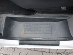 VOLKSWAGEN T6.1 9 Sitzer 1. Hand / Klima / FN:236