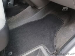 VOLKSWAGEN T6.1 9 Sitzer 1. Hand / Klima / FN:236