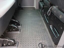 VOLKSWAGEN T6.1 9 Sitzer 1. Hand / Klima / FN:236