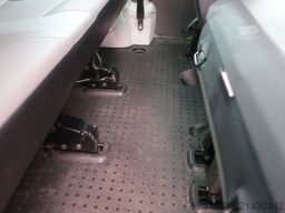 VOLKSWAGEN T6.1 9 Sitzer 1. Hand / Klima / FN:236