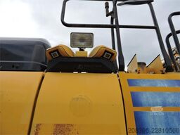 KOMATSU HB215LC-3