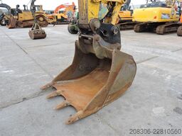 KOMATSU HB215LC-3