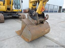 KOMATSU HB215LC-3