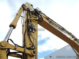 KOMATSU HB215LC-3