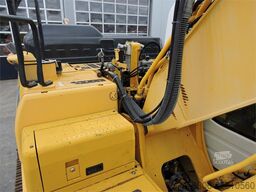 KOMATSU HB215LC-3
