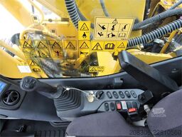KOMATSU HB215LC-3