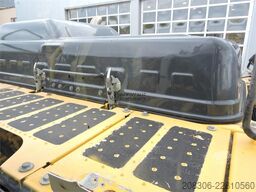 KOMATSU HB215LC-3