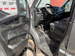 IVECO 70C17 Abschleppwagen, 7 Sitze