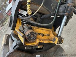 Komatsu PC228USLC-8 excavator w/ 3 buckets and tiltrotator