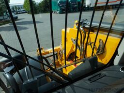 JCB 535-95 / 3.5 T / range 9.5 m / 700 MTH!