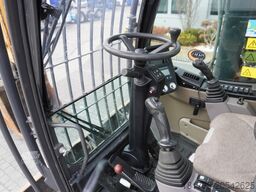 Case WX218 / 23t wheeled excavator /