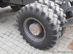 Case WX218 / 23t wheeled excavator /