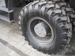 Case WX218 / 23t wheeled excavator /