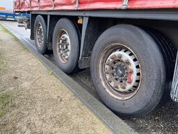 Schmitz Cargobull N/A Curtainside / Discbakes / Schmitz Axles