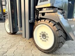 Combilift C4000CB TRIPLEX 5200MM FREE-LIFT TOP 1