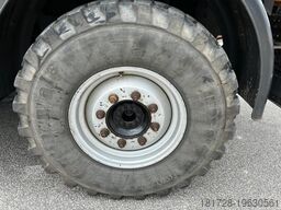 Mercedes-Benz Unimog U 318 mit Gmeiner Streuer STA 2500 TC