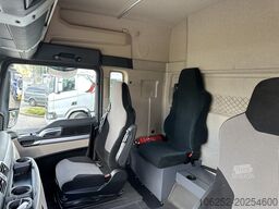 MAN TGX 35.420 8x4-4 TRIDEM + CRANE (26m!) HIAB X-H...