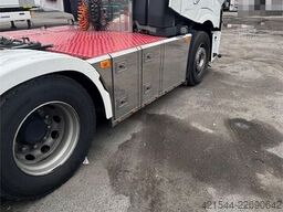 Renault 520 Tractor Unit with Nomek Body – 530 hp!