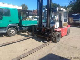 CLARK 7 Tonner Geländestapler