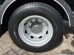 Renault D 12.240 + HYDRAULIC RAMPS + LIER 5400 KG + EUR...