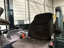 Kubota R 090