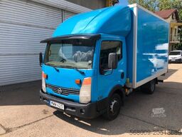 NISSAN CABSTAR mit peltbereift