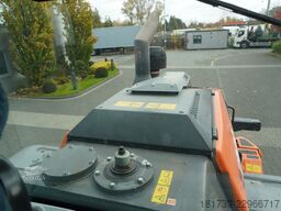 Hitachi ZW220 articulated loader / 2 buckets
